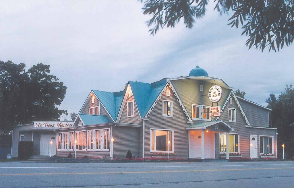 Hotel Au Vieux Bardeau Deschambault ภายนอก รูปภาพ