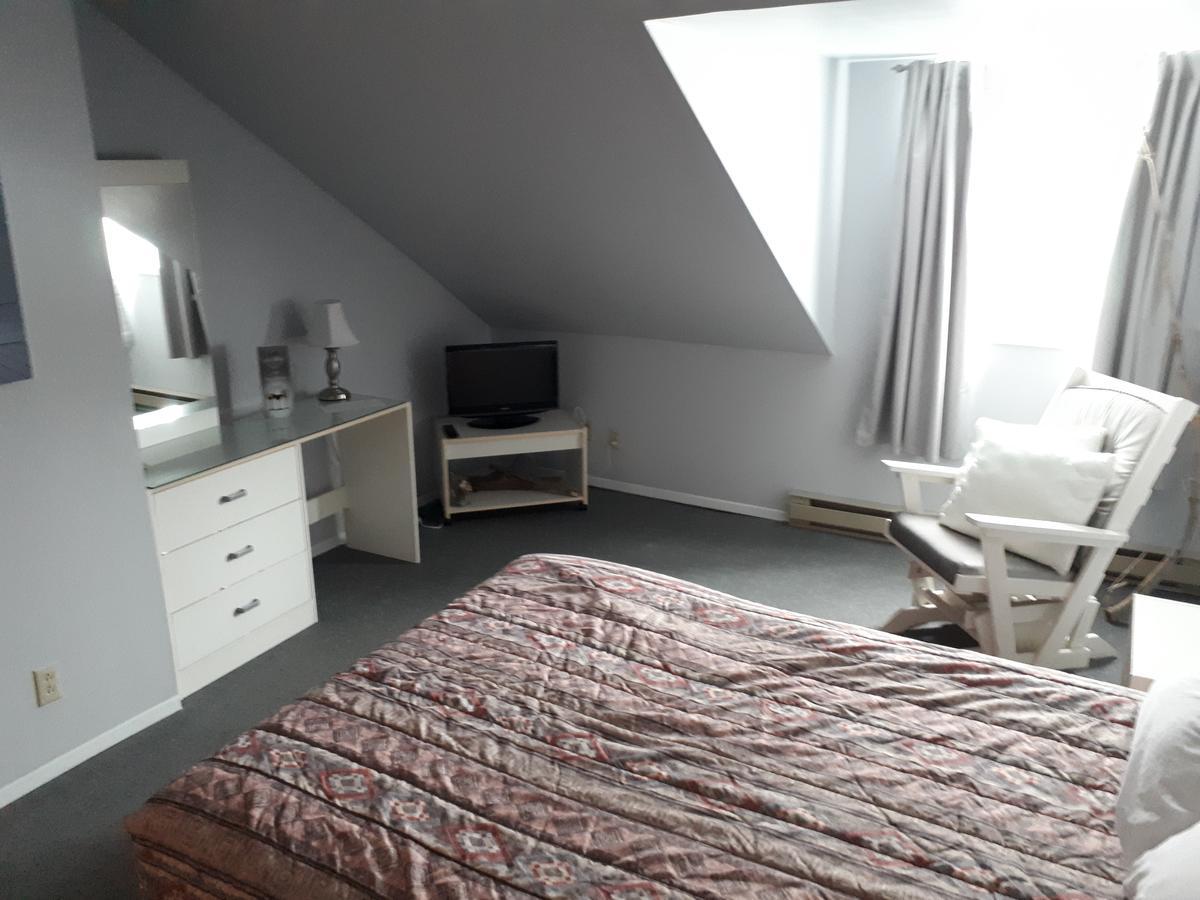 Hotel Au Vieux Bardeau Deschambault ภายนอก รูปภาพ