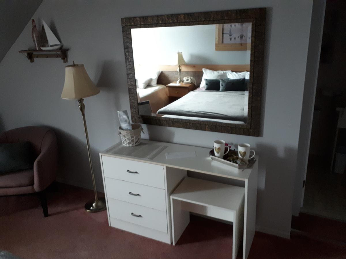 Hotel Au Vieux Bardeau Deschambault ภายนอก รูปภาพ