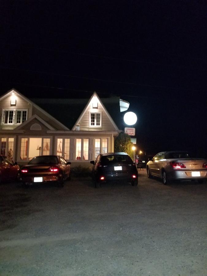 Hotel Au Vieux Bardeau Deschambault ภายนอก รูปภาพ